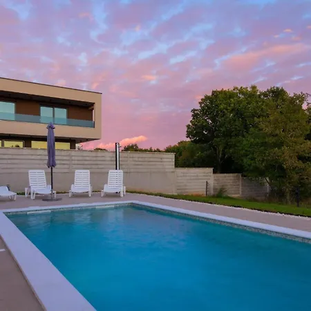 Stocozzi - No Parties Allowed וילה