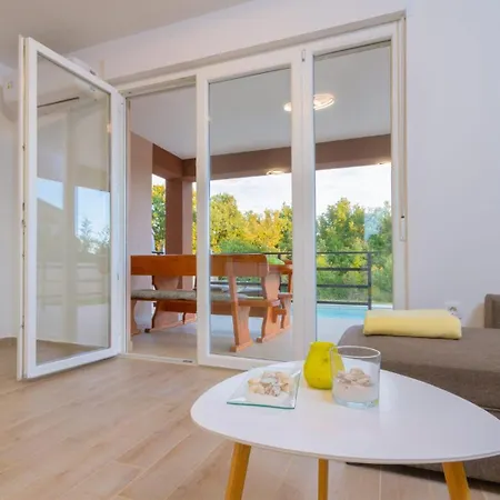 Stocozzi - No Parties Allowed וילה