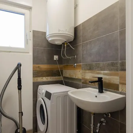 Stocozzi - No Parties Allowed Stokovci