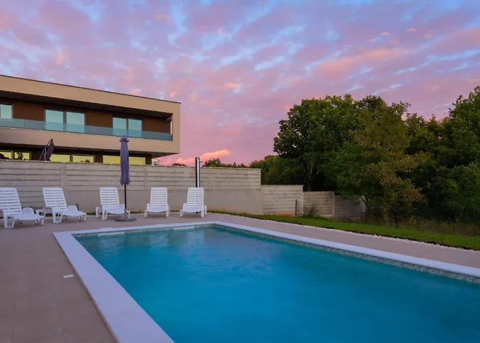 Stocozzi - No Parties Allowed Villa