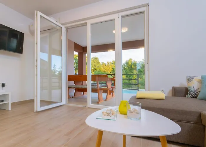 Stocozzi - No Parties Allowed Villa